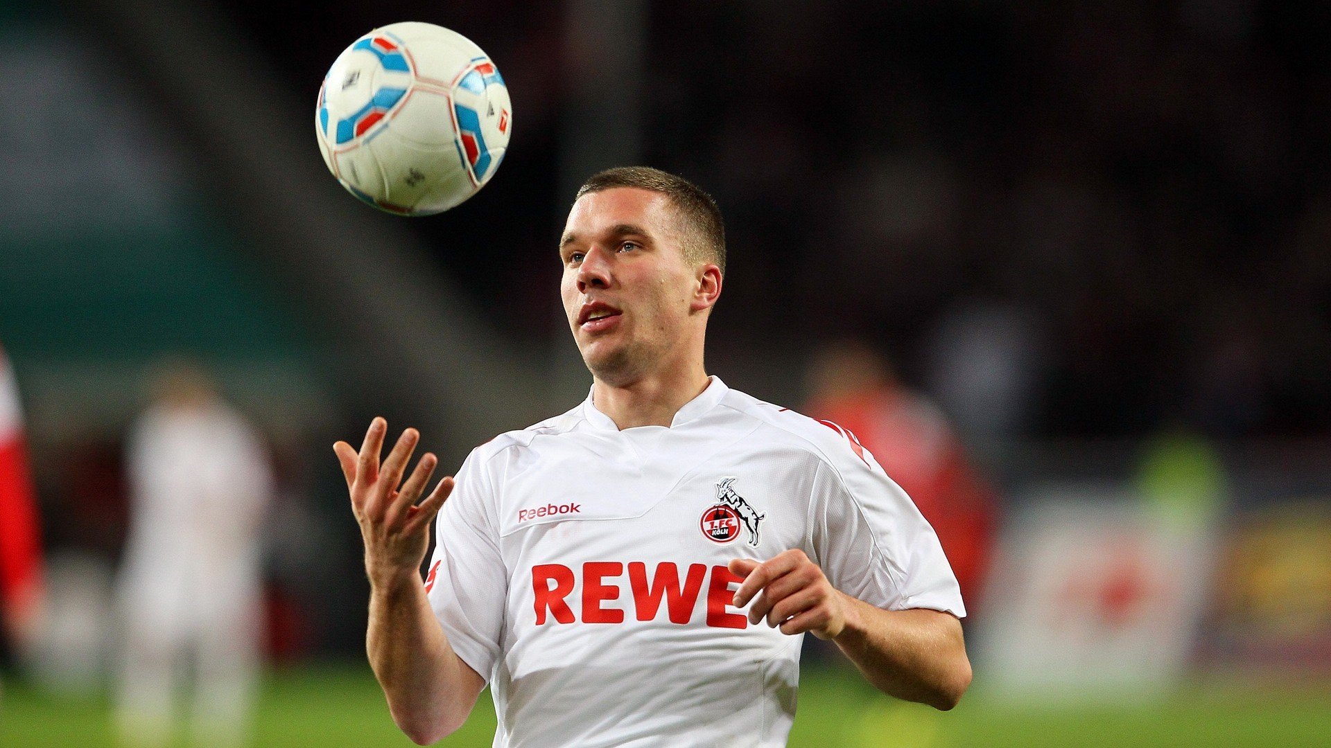 球员公益行动，助力贫困儿童追逐足球梦，公益足球标语